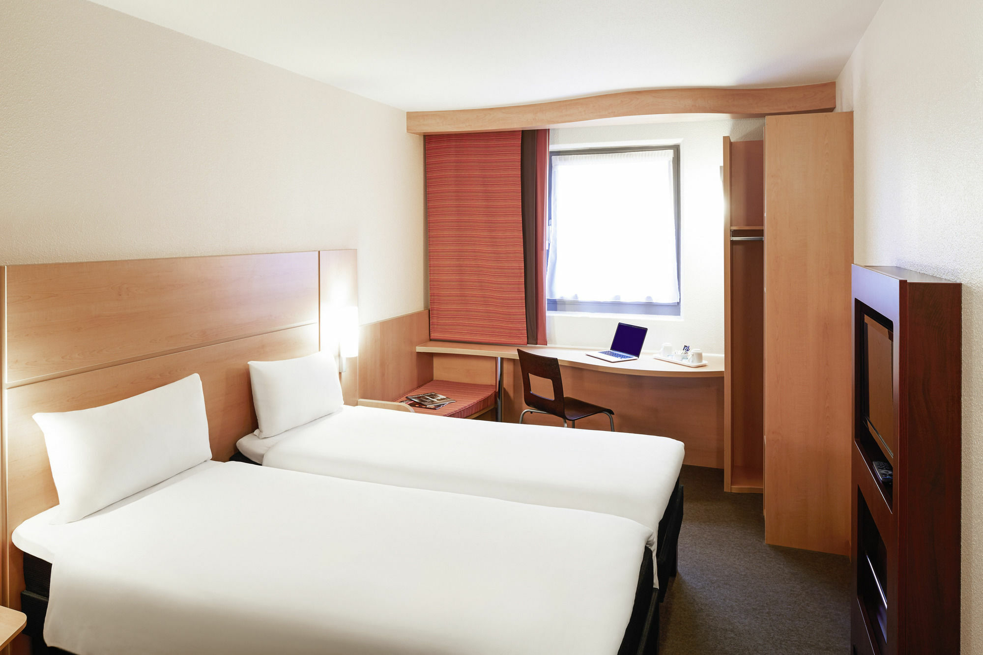 Ibis Cardiff Gate - International Business Park Exterior foto